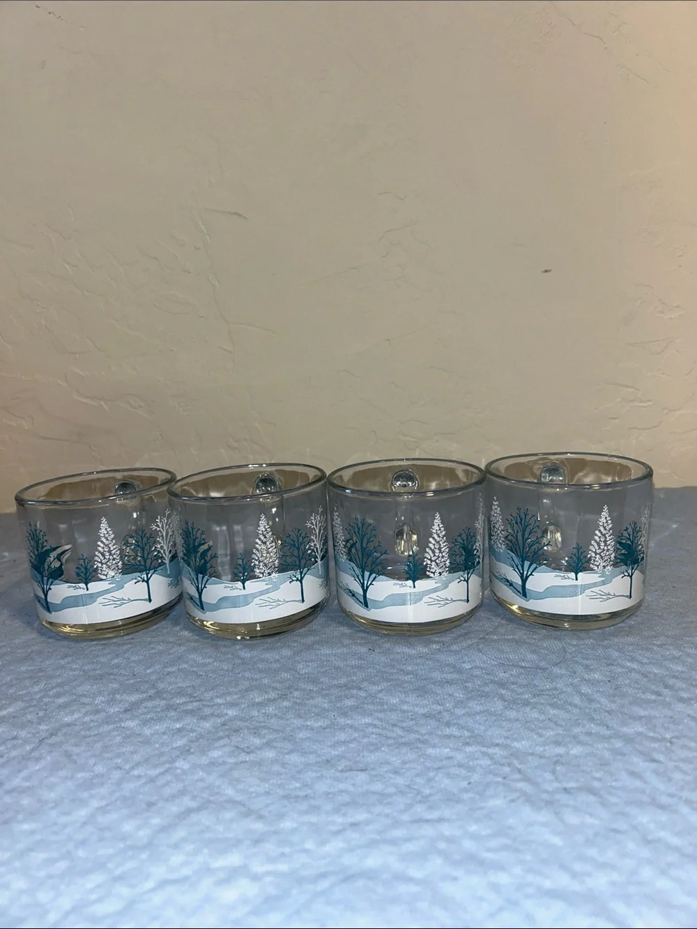 Set of 4Anchor Hocking clear glass coffee mugs featuring a blue-and-white winter